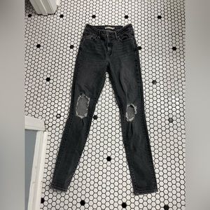Levi’s busted knee 721 high rise skinny jeans size 26